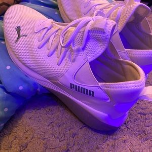 White pumas with blue size 9.5